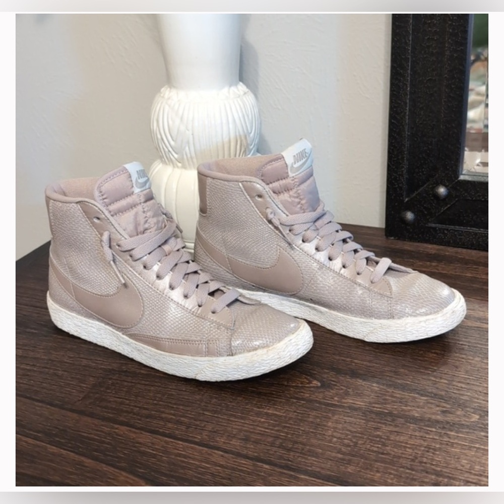 Nike x JCrew Mauve High-top Snakeskin Vintage Sneaker - Women’s - Sz 8 - EUC